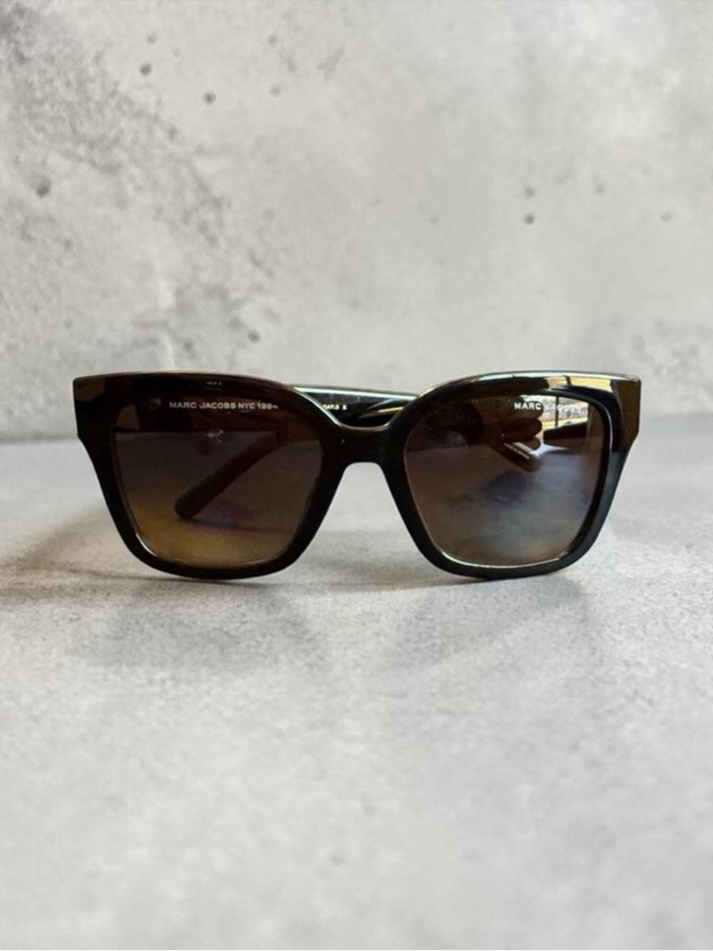 Marc Jacobs NWT Polarized Black Sunglasses with Yellow Case